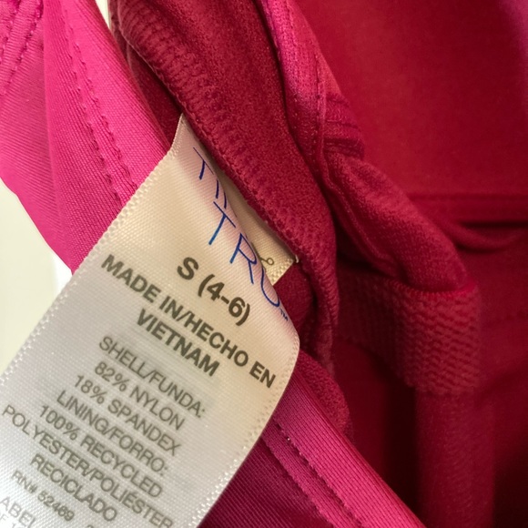 Time and Tru Women’s V- wire One Piece Swimsuit - Picture 7 of 9